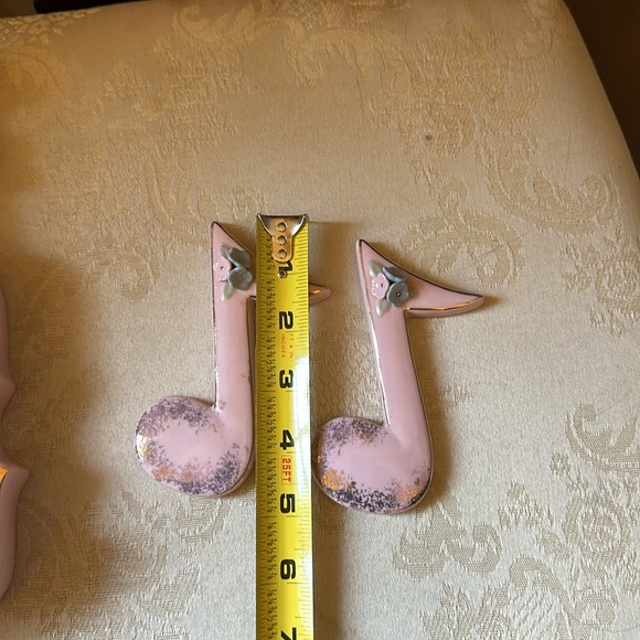 Vintage hand painted porcelain Artmark violin wall pocket w/musical notes, 1950s - Picture 14 of 15